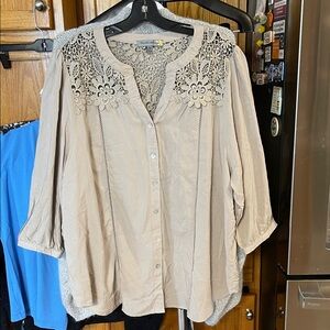 Figueroa & Flower Size 2X Gray w/ Lace Button 3/4 Sleeve Floral